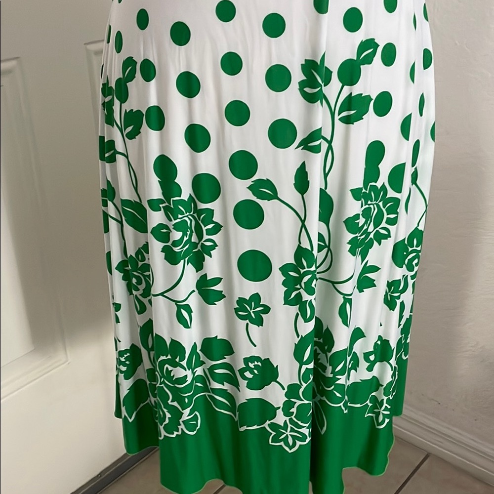 Chic Green Floral Midi Dress - Picture 4 of 8